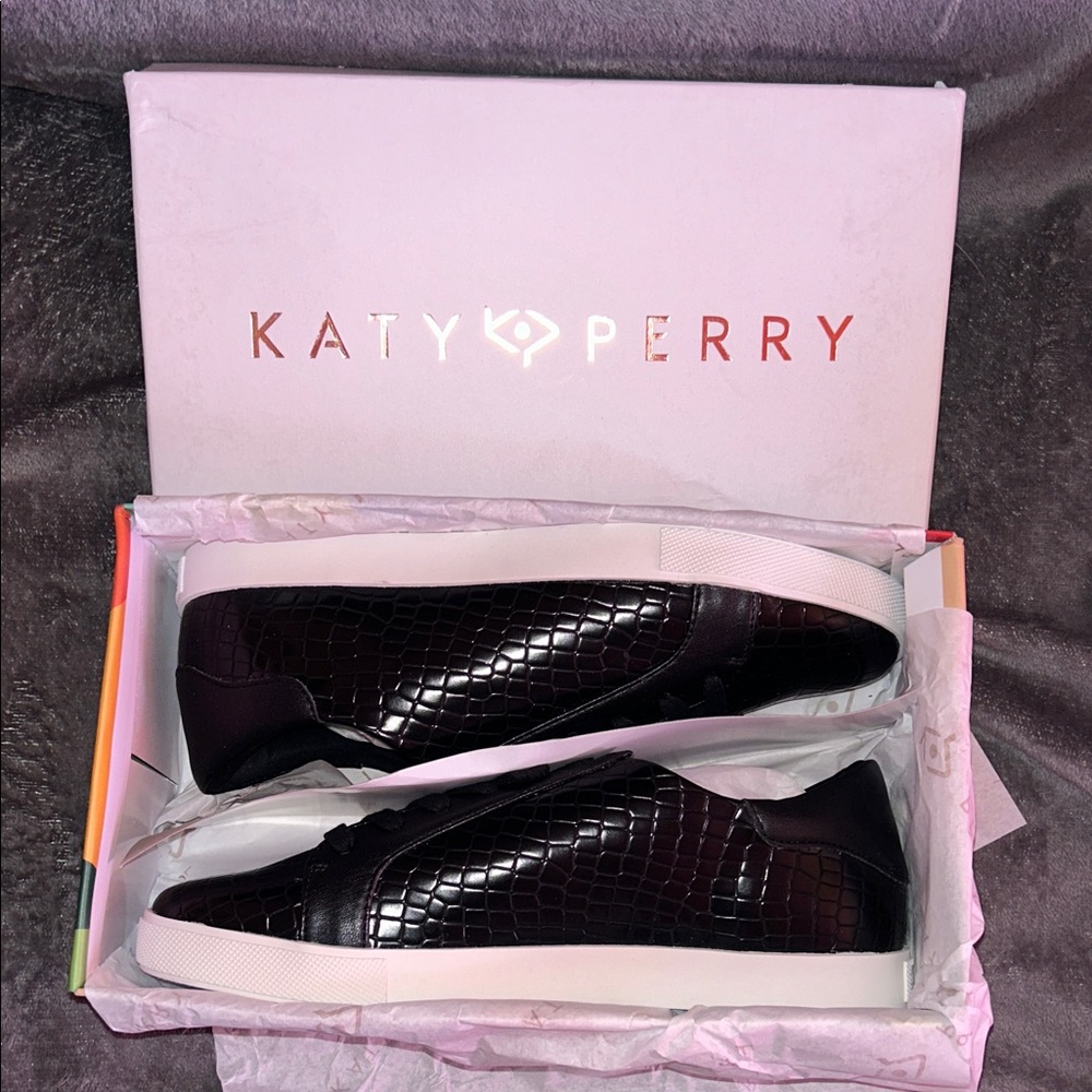 Katy Perry Collections Black Crocodile Textured Womens Sneakers - Picture 5 of 6